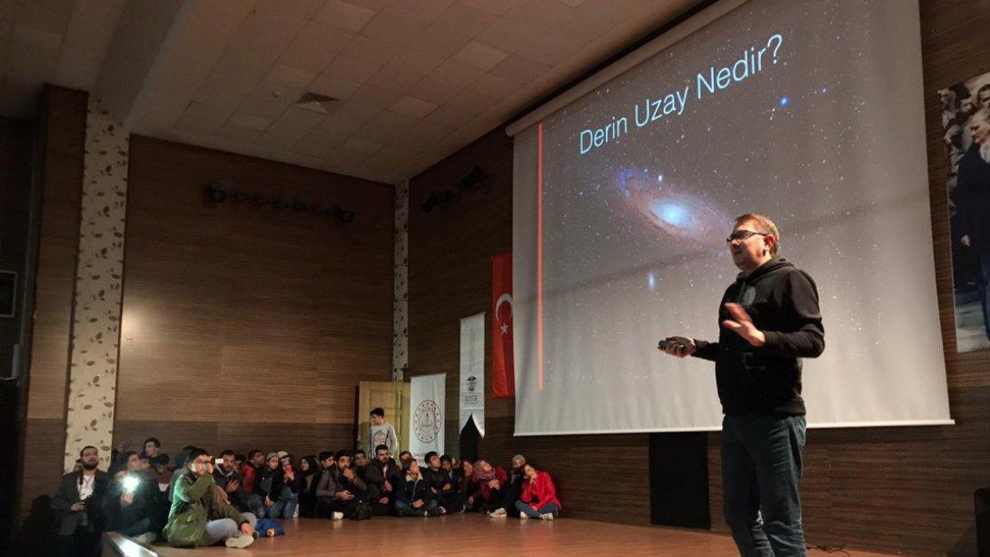 NASA'nın Türk Çalışanı Astrofizikçi Dr. Umut Yıldız Öğrencilerle Bir Araya Geldi